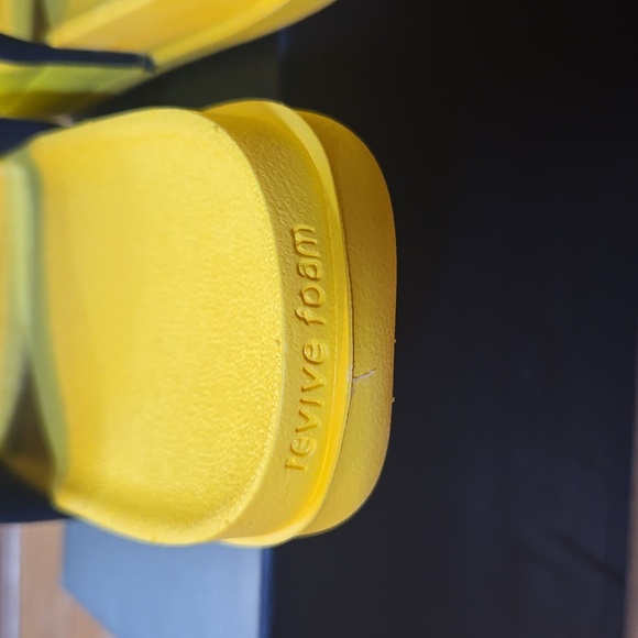 Kobe Bryant Off Court Slides Men's Size 11 Yellow Lightening Black - Picture 6 of 12